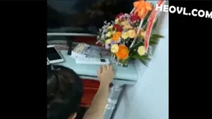 Không chịu đi tắm vì dâm đãng quá cần địt luôn !